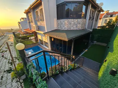 Sahibinden Müstakil Havuzlu-deniz Manzaralı Bakımlı Villa