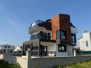 C.b. Route | Dikili'de Satılık Özel Tasarım Sıfır Lüks 6+1 Villa