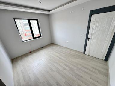 Avcılar'da Cadde Üzerinde 3+1 Katta Teras Balkonlu Kaçmaz