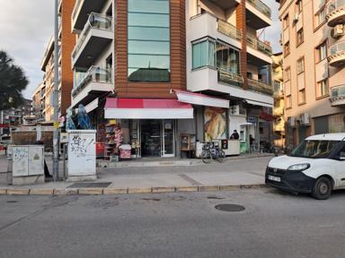 İzmir Karşıyaka Şemikler Meydanında Kiralık Dükkan
