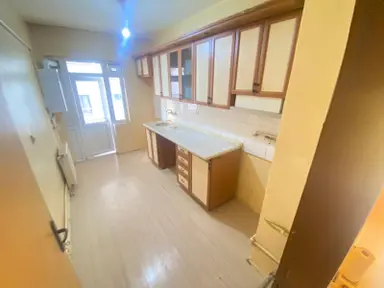 Osmanlı Mah'de Ara Kat'ta Site İçerisinde 3+1 Kiralık Daire Osmanlı Mah'de Ara Kat'ta Site İçerisinde 3+1 Kiralık Daire