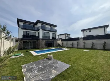 Fırsat Villa!540 M2 Bahçeli,özel Havuzlu,butik Site İçerisinde