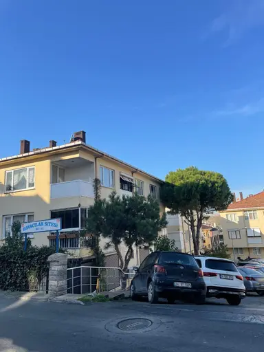 Florya'da Dönüşüm Aşamasında Site İçerisinde Düz Giriş Kat 2+1