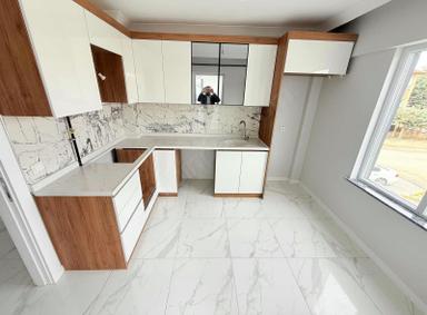 Örencik'de Satılık İskanlı Arakat Açık Cephe 3+1 Daire Örencik'de Satılık İskanlı Arakat Açık Cephe 3+1 Daire