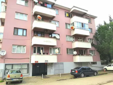 Adapazarı Çarşı Merkezde Kiralık Geniş 2+1 Daire Adapazarı Çarşı Merkezde Kiralık Geniş 2+1 Daire