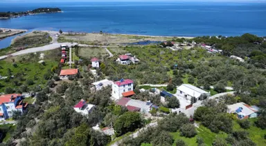 Bademli'de Denize 200 M Zeytin Bahçesi İçinde Müstakil Tripleks Villa