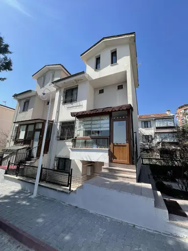 Polat Live'dan Atlantis 5 Dk Dış Köşe Geniş Bahçeli Müstakil Ev