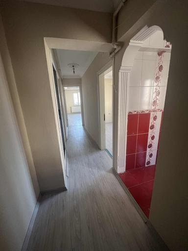 Kemalpaşa Adliye Karşısı Cadde Üstü Satılık K.mutfak 2+1 Daire