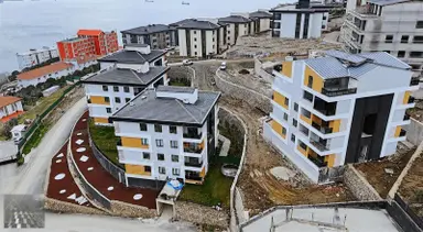 Gemlik Manastır'da Havuzlu Sitede Satılık Bahçe Katı (3+1)