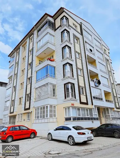 Altın Emlak Satıyor! M.akif Ersoy Mah. 3 Cepheli Geniş 3+1 Daire