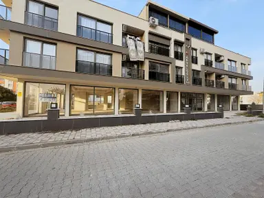 Adnan Menderes Rezidans Bölgesinde 760m2 Bahçeli Kiralık Dükkan