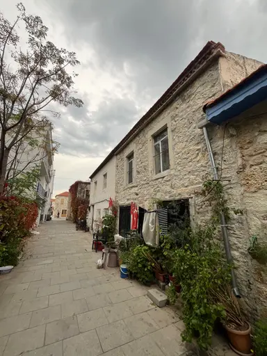 Burak Emlak’tan Eski Foça Merkezde Satılık Taş Ev Burak Emlak’tan Eski Foça Merkezde Satılık Taş Ev