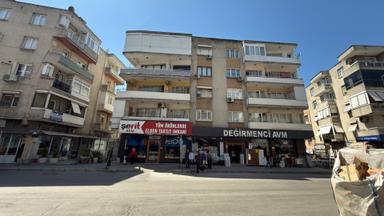Şirinyer Menderes Caddesinde 3+1 Doğalgazlı İzbanve Metroya 3 Dk Şirinyer Menderes Caddesinde 3+1 Doğalgazlı İzbanve Metroya 3 Dk