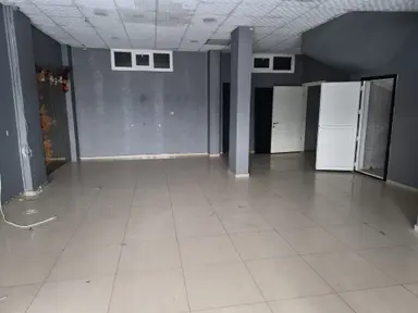 Buca Göksu'da Merkezi Konumda Kiralık Geniş Dükkan