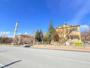Toki Yolu Ana Cadde Üzerinde! 8 Odalı 3 Katlı Kiralık Villa Toki Yolu Ana Cadde Üzerinde! 8 Odalı 3 Katlı Kiralık Villa