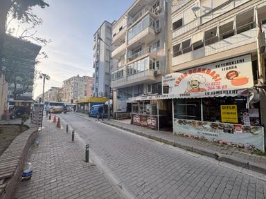 Karşıyaka Belediyesi Yakını, Adliye Arkası Satılık 2 Dükkan