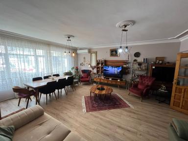 Tarcanlardan Çarşı Merkezde Otoparklı,teraslı 3+1 Daire