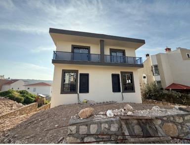 Seyrek Villakent'te Müstakil Havuzlu 3+2 Tripleks Villa