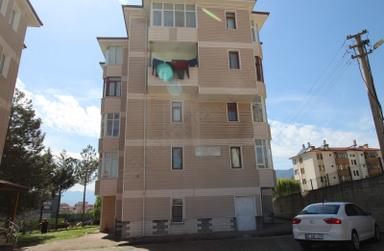 Safranbolu Emek Mah. Eski May Kolej Karşısında Satılık 3+1 Daire