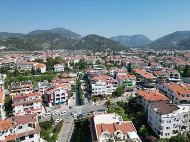 İçmeler'de Tam Müstakil 5+1 Havuzlu Tripleks Eşyalı Villa