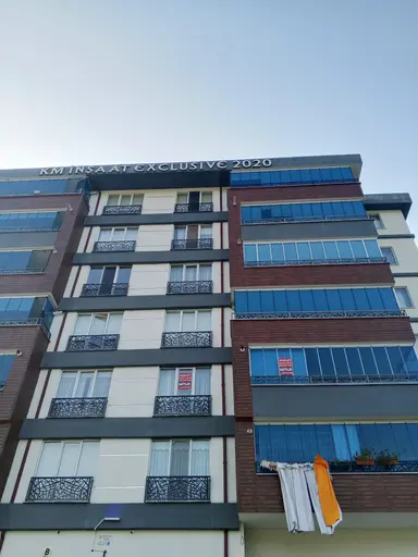 Tokat Niksar'da Adalet Gold Group Emlak'tan Kayapaşa Mahallesinde Satılık Daire 3+1 İçi Yapılı