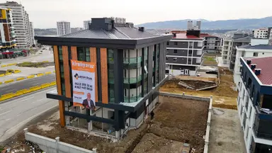 Gökdelenler Bölgesinde 90m2 Kiralık Ofisler Gökdelenler Bölgesinde 90m2 Kiralık Ofisler