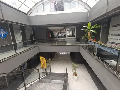 Yarımcapark İşmerkezinde Ofis Mobilyalı Eşyalı Kiralık Dükkan