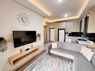 Eşyalı Kat Mülkiyeti 1+1 İskanlı Havuzlu Lüks Denize Yakın Daire