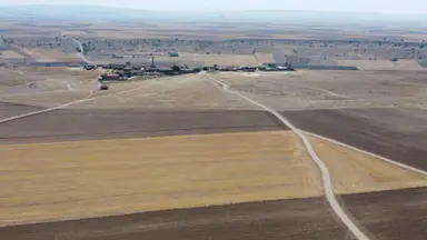 Nevşehir Kozaklı Gerce Köyünde Resmi Yola Cephe 16280 M2 Arazi