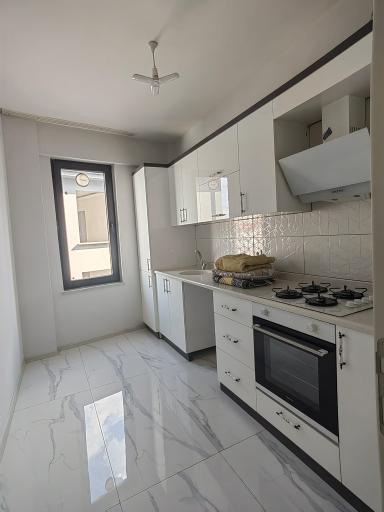 Akçay Emlak'tan Akşehir Meydan Mahallesi Çarşı Merkezde Sıfır Kiralık 2+0 Daire Akçay Emlak'tan Akşehir Meydan Mahallesi Çarşı Merkezde Sıfır Kiralık 2+0 Daire