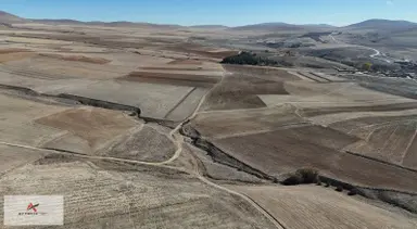 Ilgın Dere'de Çift Yola Cepheli 3.770 M² Müstakil Tapulu Tarla
