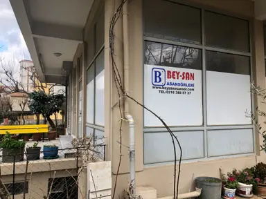 Orta Mahallede Satılık Üç Tane 2+1 Ve Dükkan ,bodrum