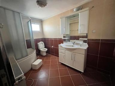 Danışment Yakını Yunus Emre Cad. Üzerinde Asansörlü Site İçi 3+1
