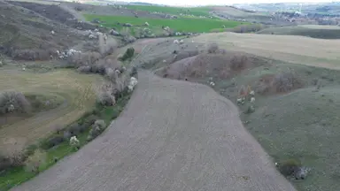 Sahibinden Kazan Akçaören'de Yola Cepheli, Su Yanında 5.000 M² Tek Tapu