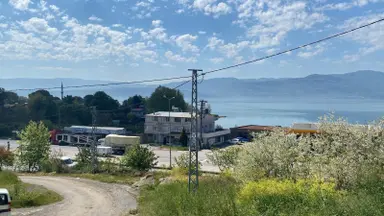 Sapanca Gölü Manzaralı , Yol Kenarı Satılık Meyve Bahçesi