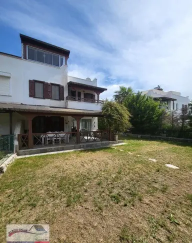 Adabükü Başko Sitesinde 4+1 Geniş Bahçeli Satılık Yazlık