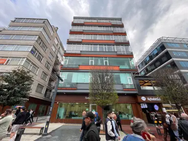 Meydan'da Kiralık Prestijli Ofis Fırsatı - Maraş Cad. Cepheli