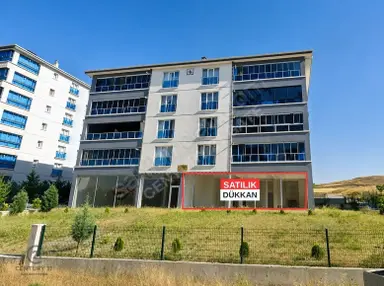 Saraycıkta 250 M² Geniş Kullanımlı Satılık Dükkan