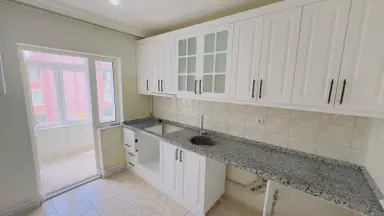 Kc Emlaktan Merkezi Konumda Ara Katta Kiralık 2+1 Daire