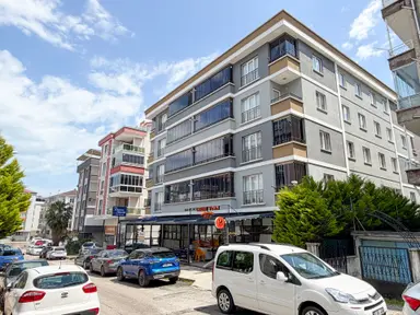 Ömürevleri Bacalı Pergoleli Depolu Satılık Dükkan Ömürevleri Bacalı Pergoleli Depolu Satılık Dükkan