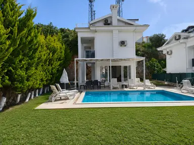 Stop'tan Ölüdeniz Ovacık’ta Satılık Havuzlu Triplex Villa