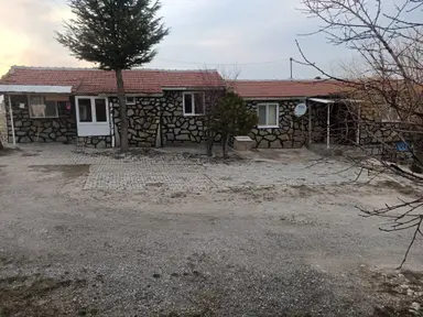 Seyitgazi Kırka Mh Afyon Yolu Yakını 3 Adet Ev Ve Arsası Bk-26 Seyitgazi Kırka Mh Afyon Yolu Yakını 3 Adet Ev Ve Arsası Bk-26