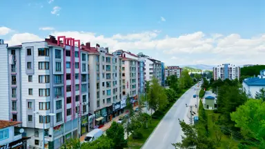 Garanti Emlak'tan, Ana Cadde Üzeri, İşlek Konumda, 82 M² Dükkan