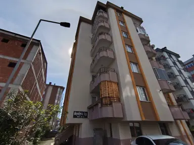 Delta Gayrimenkulden Sağlık Ocağı Yanı Satılık 3+1 Fırsat Daire!