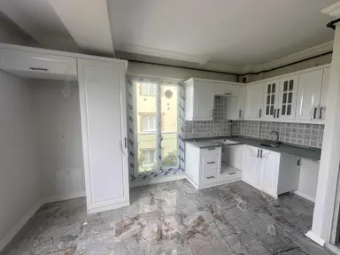 Çözüm Emlak'tan Muradiye'de 1+1 Ara Kat Yerden Isıtmalı Daire