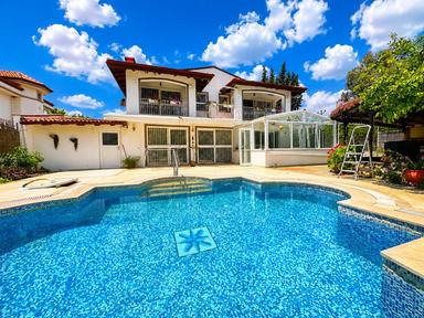 Stop'tan Foça 993m² Bahçe Kullanım Alanlı 4+1 Müstakil Villa