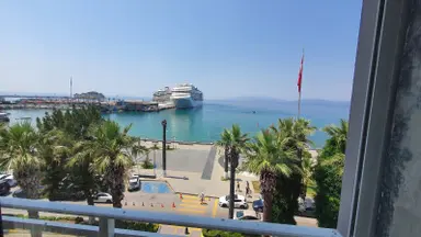 Kuşadası Merkez'de Dublex Kiralık Yalı Dairesi