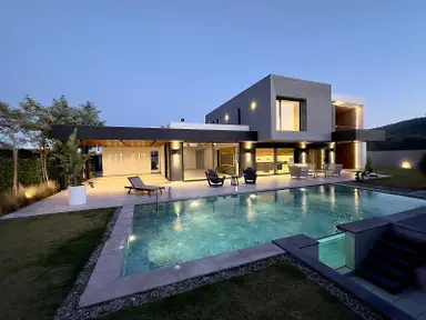 İzmir Çeşme'de Ilıca Plajı'na Yakın Havuzlu Yeni Villa İzmir Çeşme'de Ilıca Plajı'na Yakın Havuzlu Yeni Villa