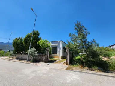 Şirinköy Mahallesinde Yatırımlık Köşe Parsel Müstakil Ev