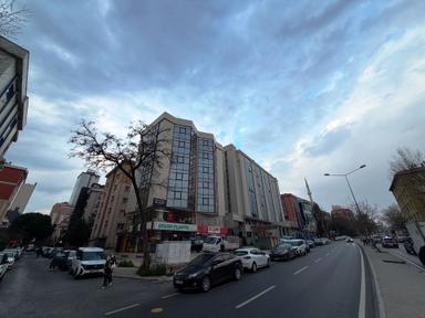 Ataşehir City's Avm Yakını 90m2 Krediye Uygun Satılık Plaza Katı Ataşehir City's Avm Yakını 90m2 Krediye Uygun Satılık Plaza Katı